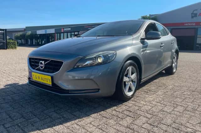 Volvo V40 (2016) thumbnail 2