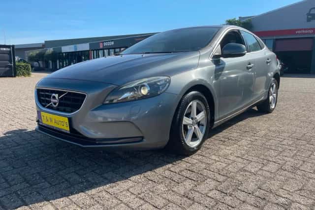 Volvo V40 (2016) thumbnail 3