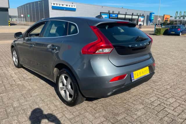 Volvo V40 (2016) thumbnail 4