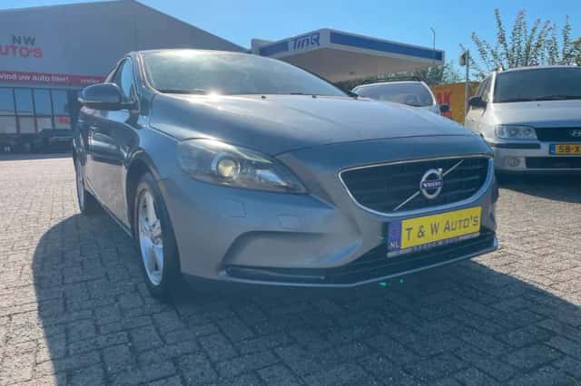 Volvo V40 (2016) thumbnail 5