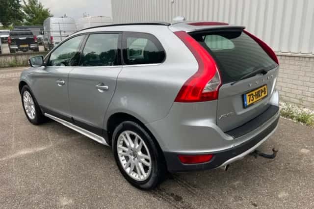 Volvo XC60 (2009) thumbnail 2