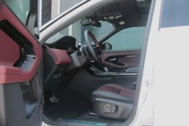 Land Rover Range Rover Evoque (2026) thumbnail 2