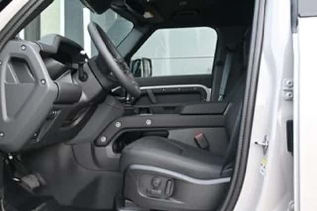 Land Rover Defender (2026) thumbnail 2