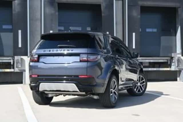 Land Rover Discovery Sport (2026) thumbnail 3