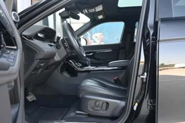 Land Rover Range Rover Evoque (2023) thumbnail 2