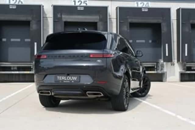 Land Rover Range Rover Sport (2023) thumbnail 3