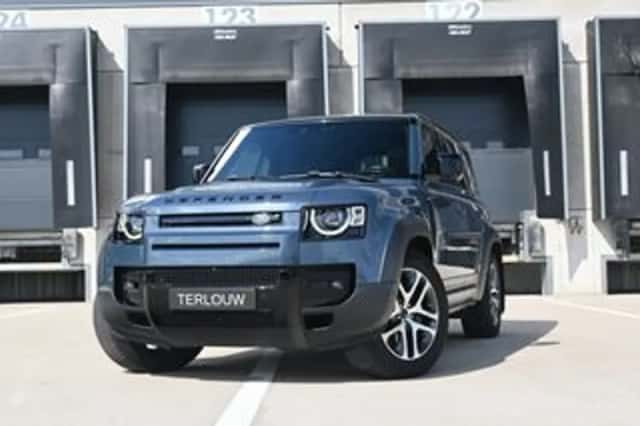 Land Rover Defender (2021) thumbnail 1