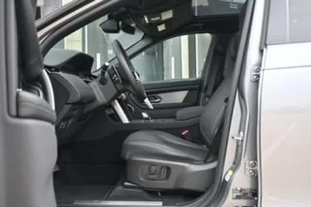 Land Rover Discovery Sport (2025) thumbnail 2