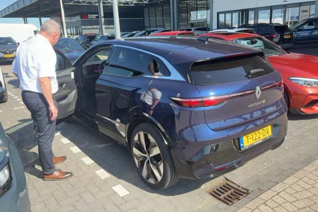 Renault Mégane E-Tech (2023) thumbnail 2