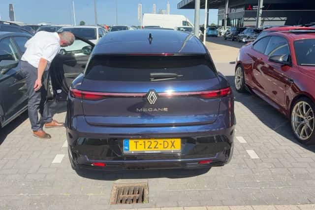 Renault Mégane E-Tech (2023) thumbnail 3