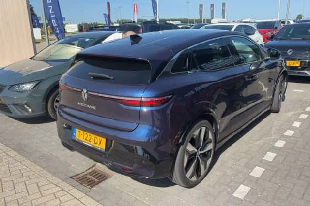 Renault Mégane E-Tech (2023) thumbnail 4