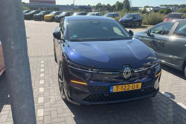 Renault Mégane E-Tech (2023) thumbnail 6