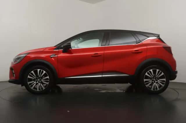 Renault Captur (2023) thumbnail 2