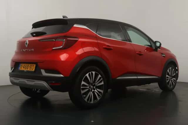 Renault Captur (2023) thumbnail 5