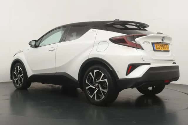 Toyota C-HR (2018) thumbnail 3