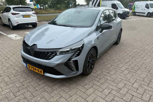 Renault Clio (2023) thumbnail 2