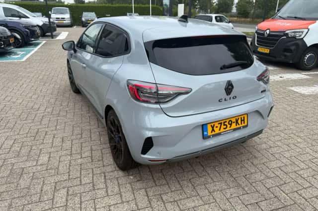 Renault Clio (2023) thumbnail 3