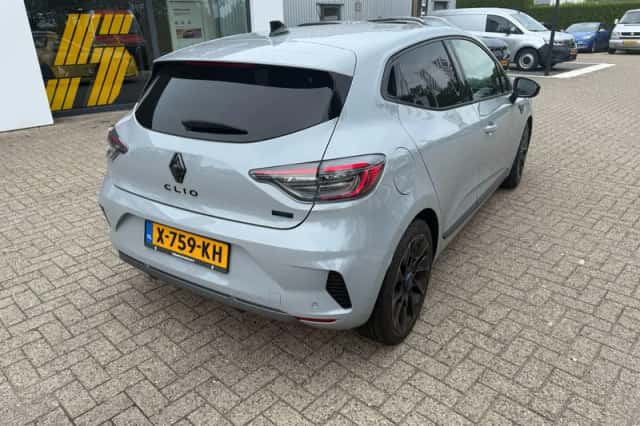 Renault Clio (2023) thumbnail 5