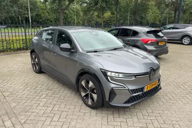 Renault Mégane E-Tech (2023) thumbnail 6