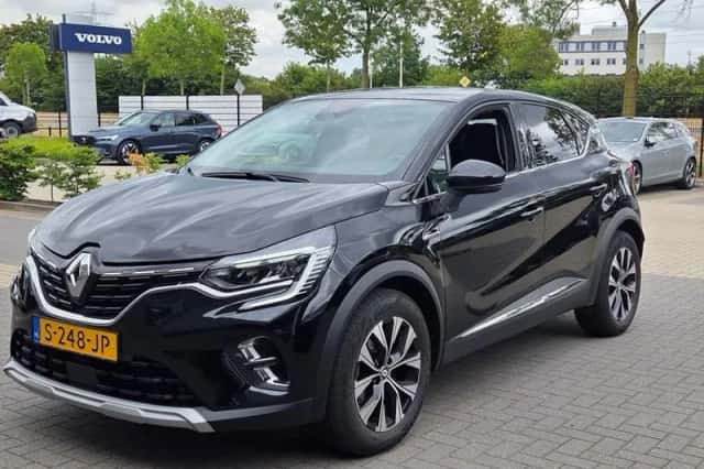 Renault Captur (2023) thumbnail 2