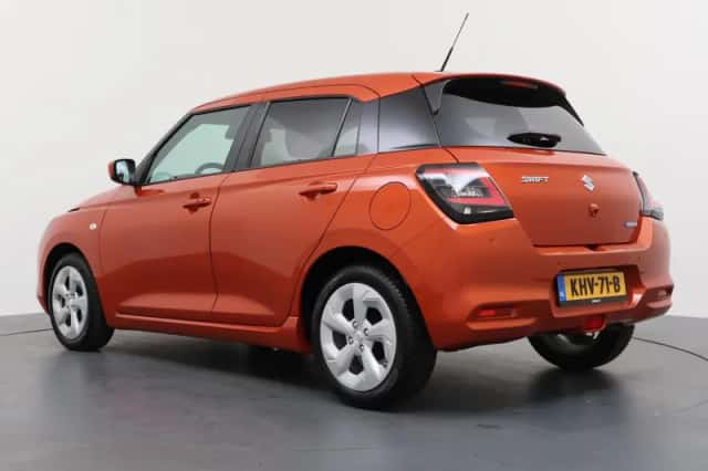 Suzuki Swift (2025) thumbnail 3