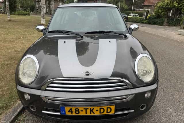 MINI Cooper (2006) thumbnail 2