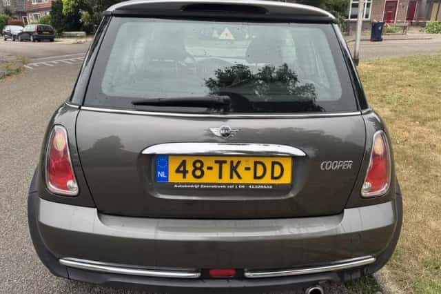 MINI Cooper (2006) thumbnail 5