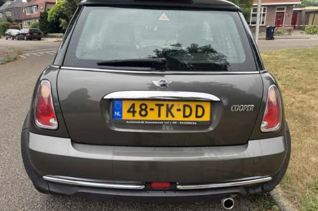 MINI Cooper (2006) thumbnail 6