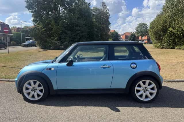 MINI Cooper S (2004) thumbnail 2