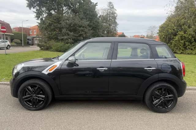 MINI Countryman (2013) thumbnail 2