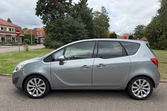 Opel Meriva (2011) thumbnail 2