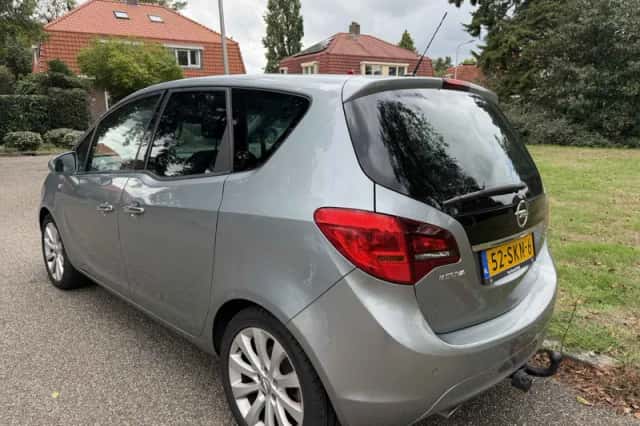 Opel Meriva (2011) thumbnail 3