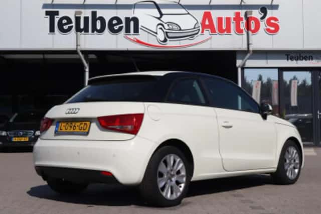 Audi A1 (2011) thumbnail 2