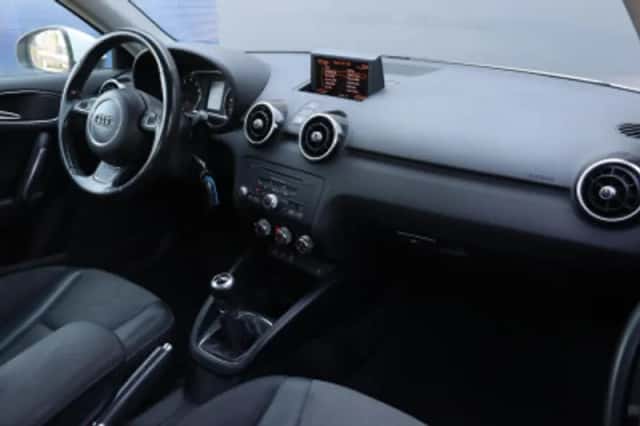 Audi A1 (2011) thumbnail 3