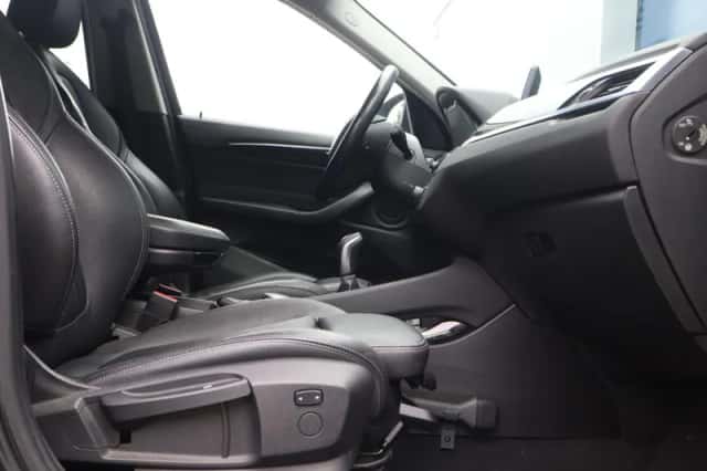 BMW X1 (2016) thumbnail 6