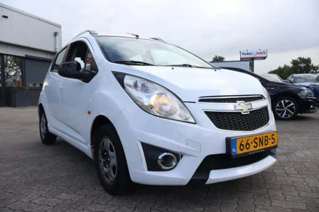 Chevrolet Spark (2011) thumbnail 2
