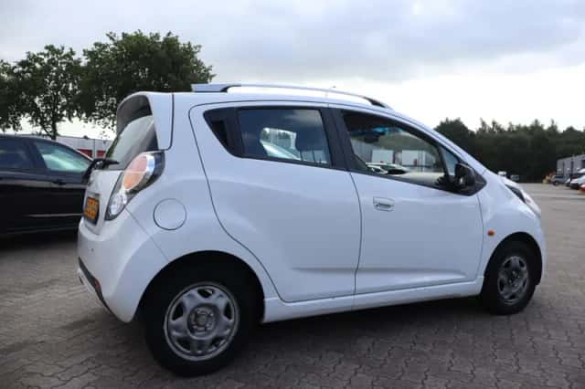 Chevrolet Spark (2011) thumbnail 3