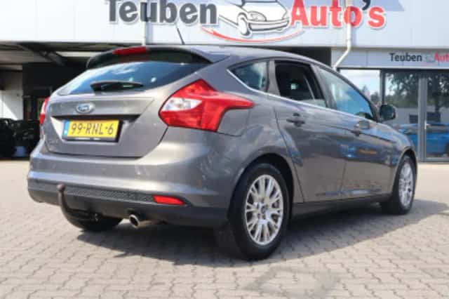 Ford Focus (2011) thumbnail 2