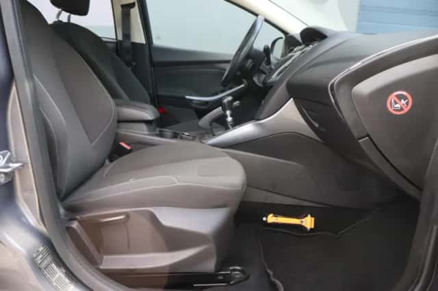 Ford Focus (2011) thumbnail 3