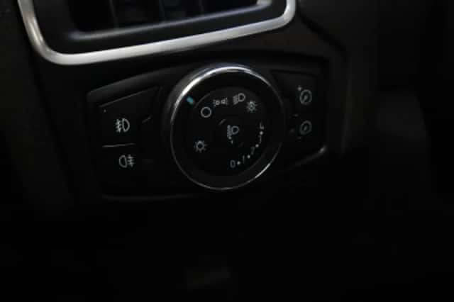 Ford Focus (2011) thumbnail 4