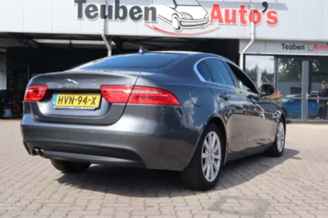 Jaguar XE (2016) thumbnail 2