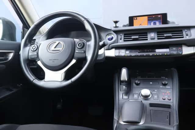 Lexus CT (2014) thumbnail 4