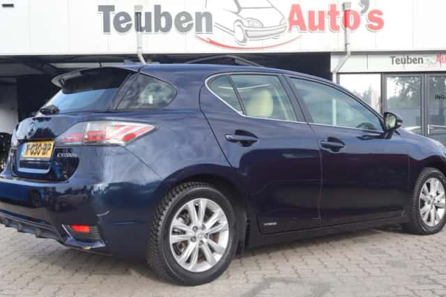 Lexus CT (2016) thumbnail 2