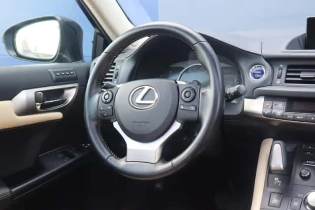 Lexus CT (2016) thumbnail 6