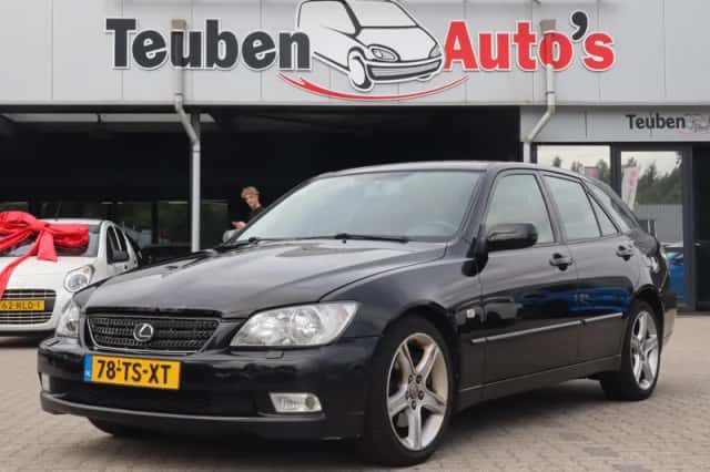 Lexus IS (2003) thumbnail 1