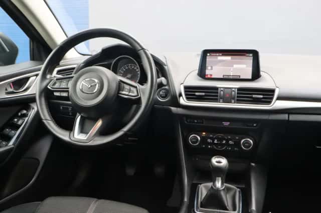 Mazda 3 (2017) thumbnail 5