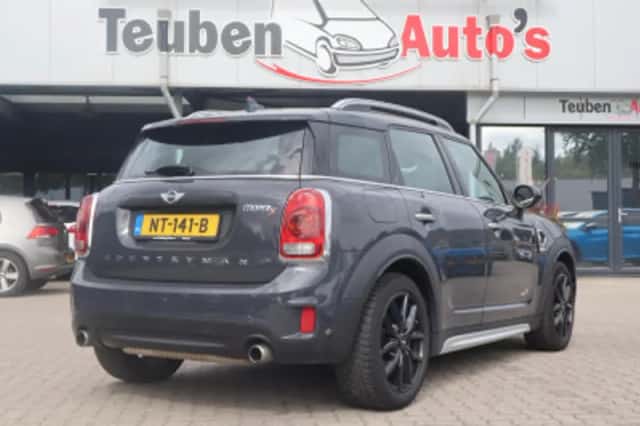 MINI Countryman (2017) thumbnail 2