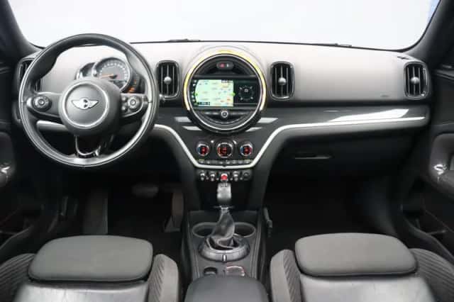 MINI Countryman (2017) thumbnail 3