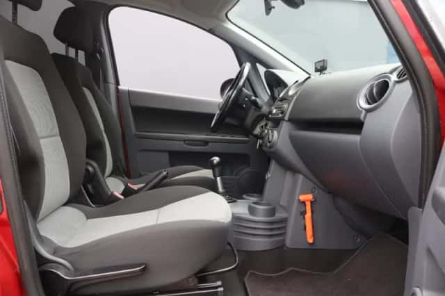 Mitsubishi Colt (2010) thumbnail 3