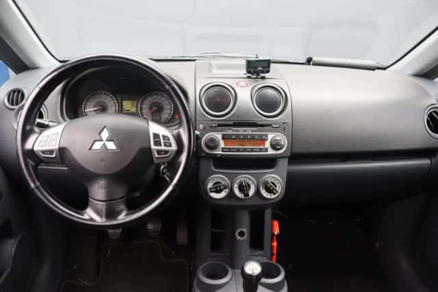 Mitsubishi Colt (2010) thumbnail 4